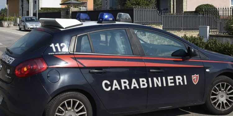 Uomo violento arrestato dopo aggressione alla compagna
