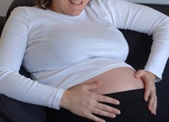 Covid in gravidanza, rischio morte 8 volte maggiore e pericoli per il bebè