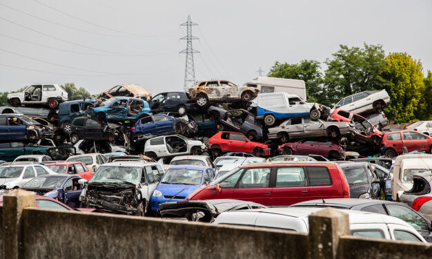 Autodemolitori, intimata dismissione e ripristino dei luoghi a 21 ditte abusive