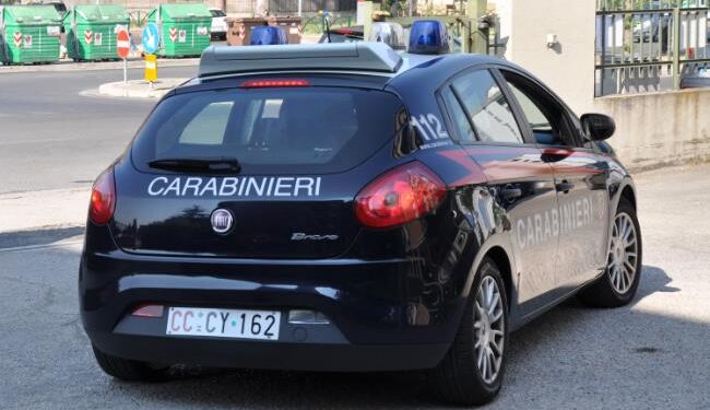 Ladro scatenato di smartphone arrestato per rapina e furto
