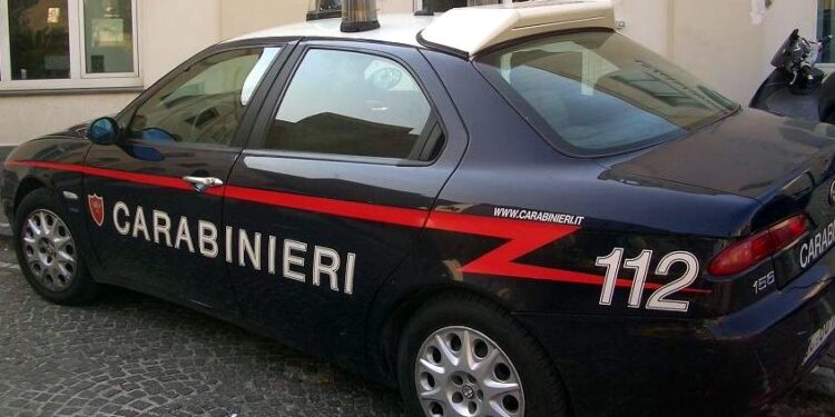 Gestiva fiorente attività di spaccio standosene comodamente nella sua camera da letto