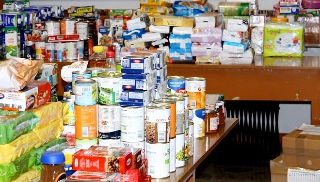 Consegna pacchi alimentari Coldiretti a ospiti cohousing