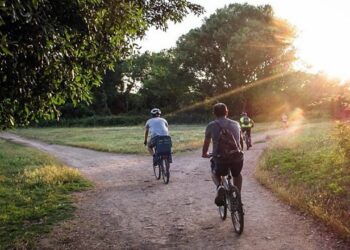Cicloturismo, nuovi percorsi ai margini della città