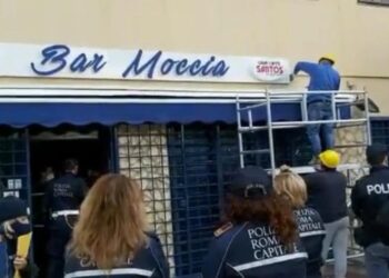 Tor Bella Monaca: rimossa insegna bar Moccia