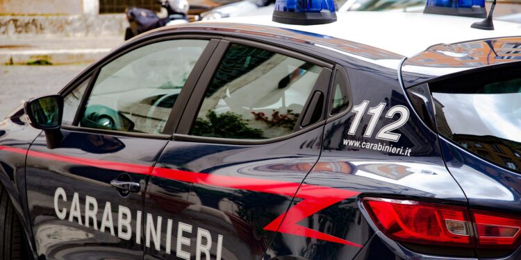 Nello zaino con coltello e canne di bambù appuntite, 27enne in arresto.