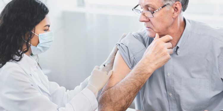 Presentata campagna antinfluenzale 21/22: Zingaretti e D’Amato si vaccinano