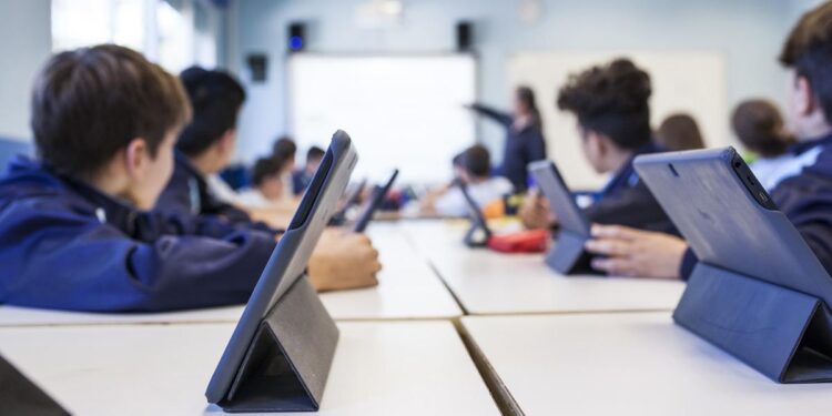 Istruzione – Innovazione: Consegnati 60 tablet agli studenti degli IeFP delle province del Lazio