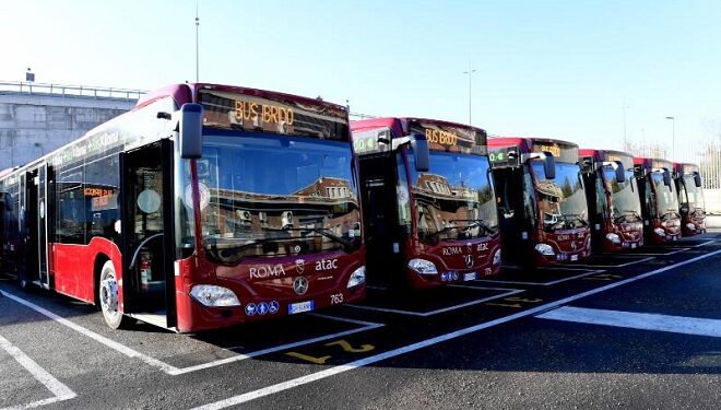 Trasporti: come muoversi a Roma durante le feste, riapre la stazione Policlinico della metro B, in servizio 70 nuovi bus ibridi