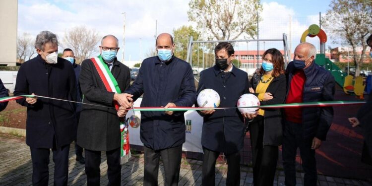 Ostia, Zingaretti e Gualtieri inaugurano playground e cantieri Ater di via Baffigo e via della Corazzata