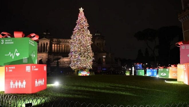“Natale a Roma – Regaliamoci una città sostenibile”. Presentato il progetto, acceso l’albero in piazza Venezia