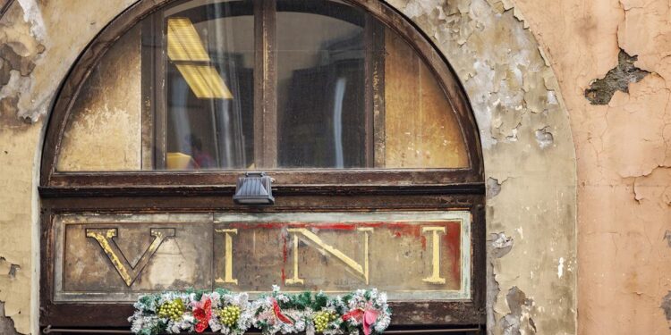 Commercio: approvata la legge sulla tutela delle botteghe storiche