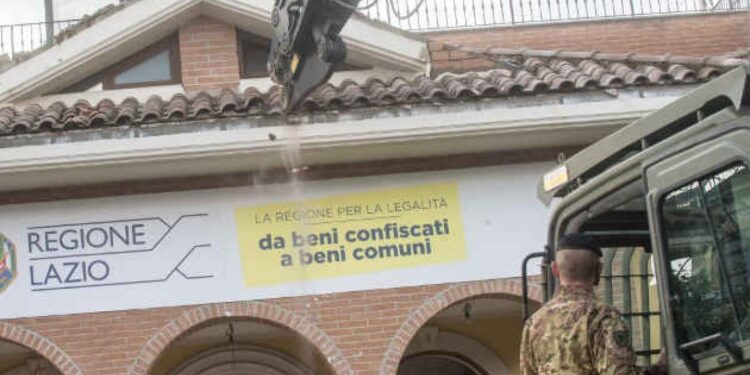 Antimafia: attestati di partecipazione ai primi 90 partecipanti al corso sulle aziende confiscate