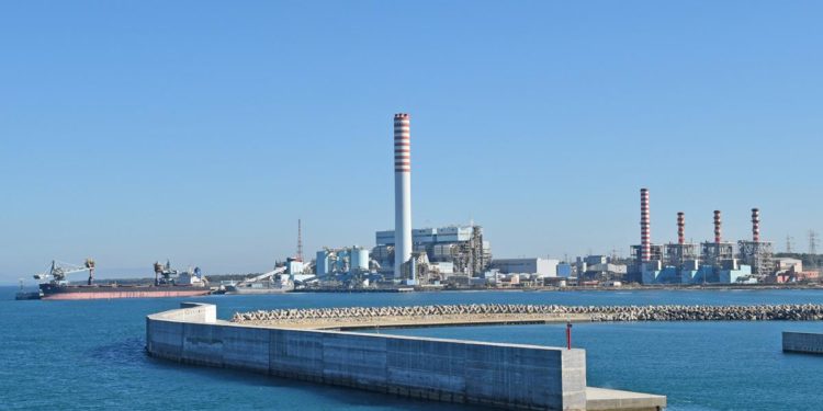 Energia: nessuna riconversione a gas della centrale Enel di Civitavecchia