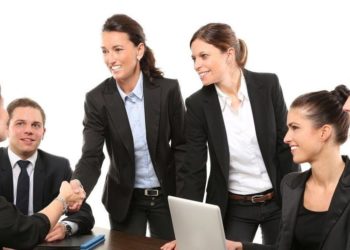 Giunta approva regolamento parità salariale