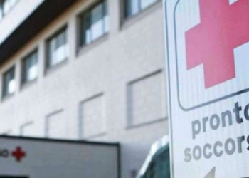 Roma, 32enne sfregiata al volto con una lama per soldi