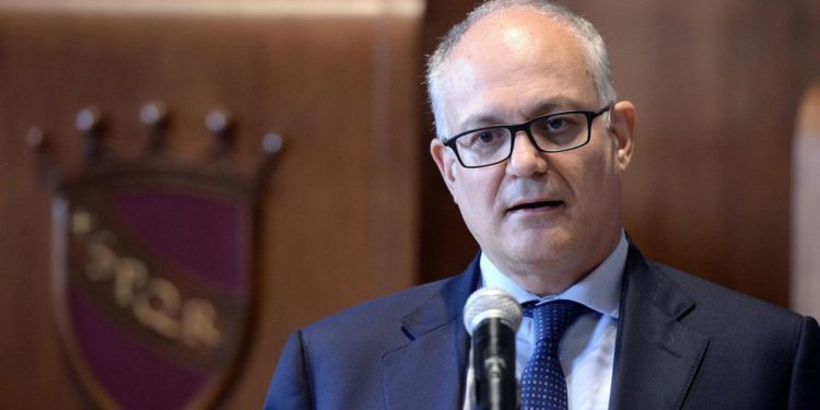 Roma, Gualtieri: “Tra una settimana emergenza rifiuti sarà superata”