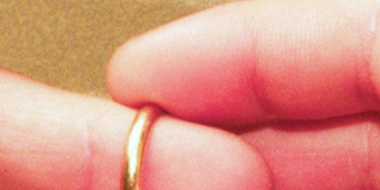 Roma, fede rubata e ritrovata. Polizia rintraccia proprietaria