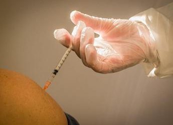 Vaccini, oncologo Pinto: ‘Lotito sbaglia, non c’è nesso con tumori calciatori’