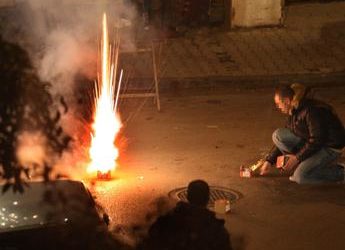 Capodanno 2023, “botti come bombe o mine: 5 regole salva mani”