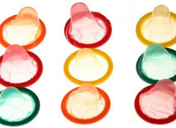 Preservativi gratis ai giovani in Francia, esperti: “Scelta da seguire per sesso sicuro”