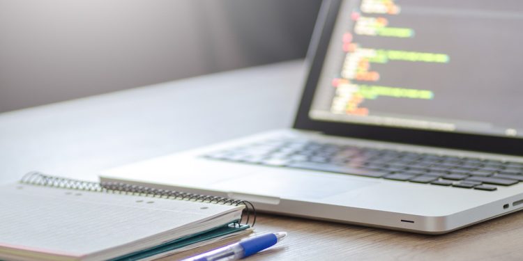 Il lavoro si sposta sempre più online: quali sono le figure più diffuse