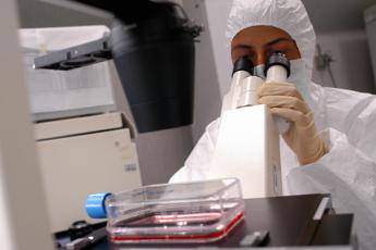 Melanoma, vaccino a mRna: in Italia al via test fase 3