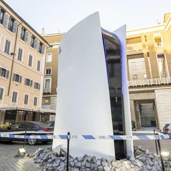 Una PlayStation 5 gigante nel cuore di Roma