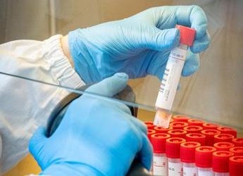 Covid Italia, Iss: Rt sale, ricoveri in calo