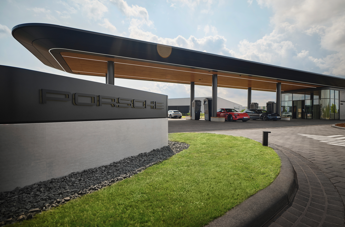 Arriva la prima Porsche Charging Lounge