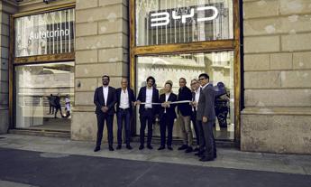 BYD apre un nuovo store presso il Duomo di Milano