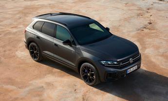Volkswagen Touareg R eHybrid: il SUV sportivo e di lusso