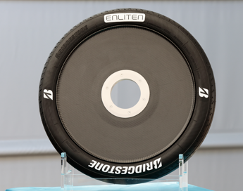 Bridgestone porta la tecnologia ENLITEN nel motorsport