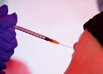 Covid, Schillaci: “Tra 15 giorni pronti nuovi vaccini”