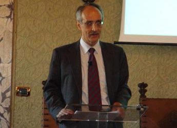 Salario minimo, Ichino: “Senza idee chiare rinvio non è sbagliato, ma contrattazione non basta”