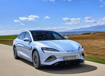 BYD presenta a Milano le nuove Seal e Dolphin
