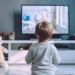 Davanti alla Tv fin da piccoli? Ecco i danni che può fare