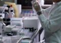 Melanoma, nuove speranze da vaccino sperimentale di Moderna e Merck: “Risultati promettenti”