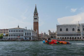 Auto elettriche, colonnine e due ruote: la mobilità sostenibile in Italia