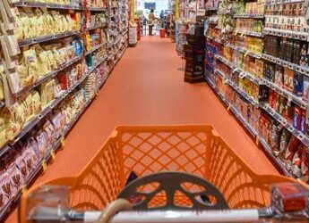 Inflazione, il pediatra: “Risparmiare sul cibo è un rischio ma si può, ecco come”