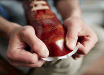 Mestieri: non solo scarpe, a lezione di creatività e imprenditorialità dal maestro calzolaio di Acilia