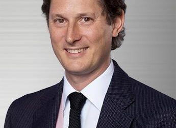Stellantis e la Cassa integrazione di Mirafiori: arriva in Italia John Elkann