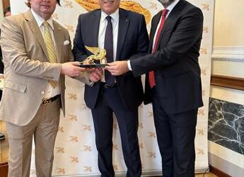 Leone d’Oro ad Antonio Giordano, lo scienziato della Terra dei fuochi
