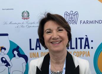 Roccella: “In Italia più facile abortire che partorire”