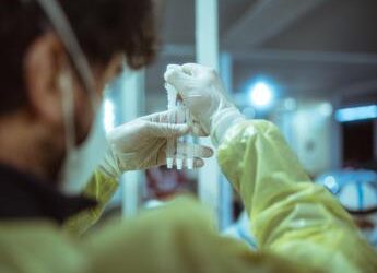 Covid, contagi in aumento in Italia: “Attenzione ma non è emergenza”