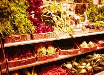 Gli italiani e la carne, sempre di più quelli che non la mangiano: i vegani sono quadruplicati