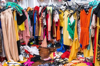 “Vietato distruggere vestiti invenduti”: approvato il regolamento sull’Ecodesign