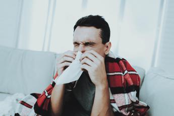 Boom di virus fuori stagione, “ancora 150mila casi a settimana”