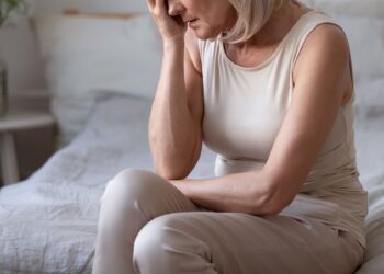 Menopausa, il corpo cambia già 15 anni prima. Poi arriva lo ‘strapiombo fisiologico’