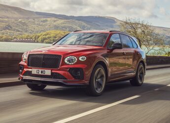 Nuova Bentley Bentayga MY 2024: quattro ruote sterzanti e tanta connettività