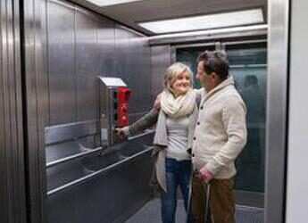 Ragazza morta a Brindisi, Anacam: “Italia anomalia Ue su legge Ascensori, non si è adeguata a direttiva”